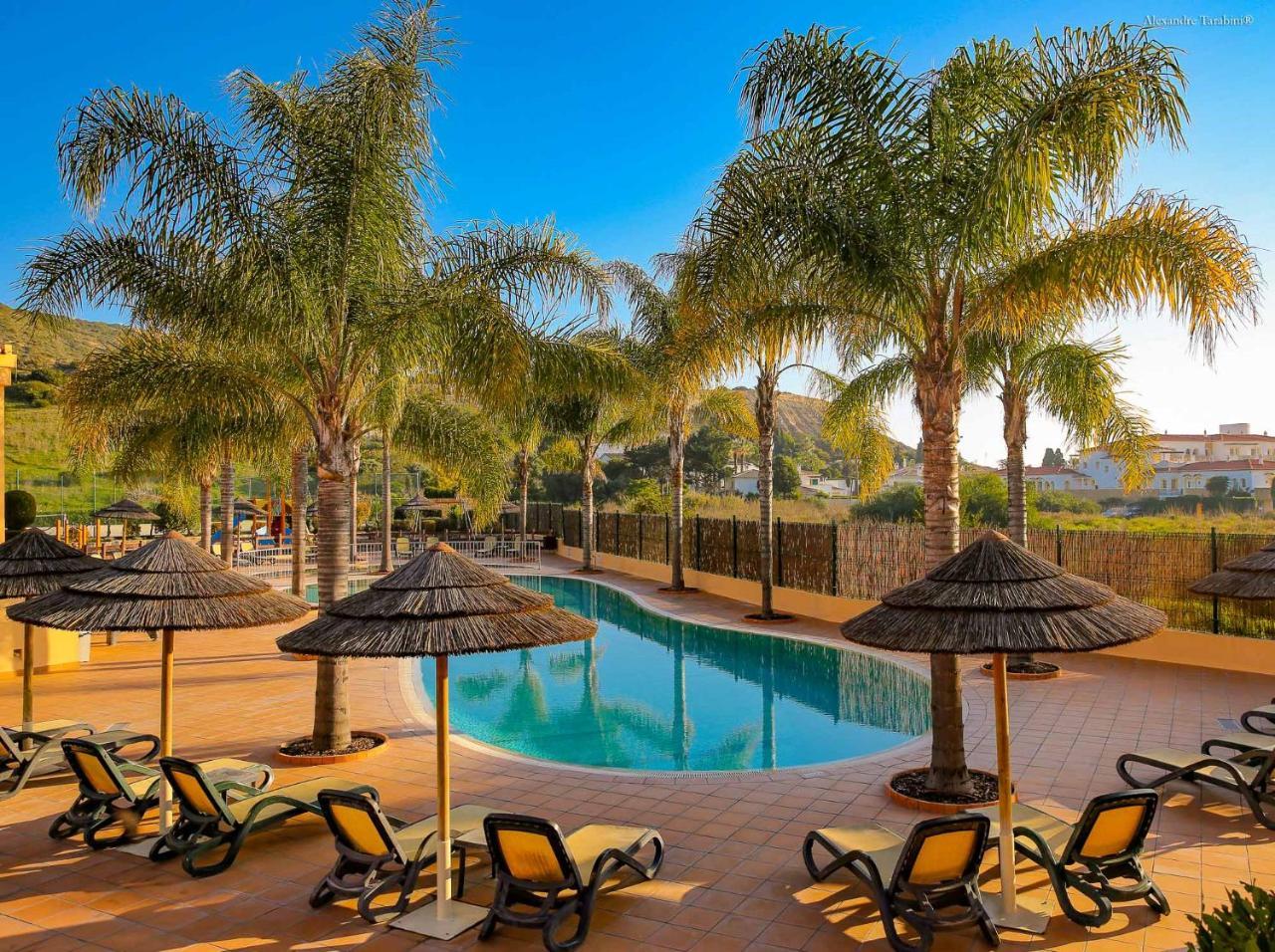 Luzbay Pool Apartments Exterior photo