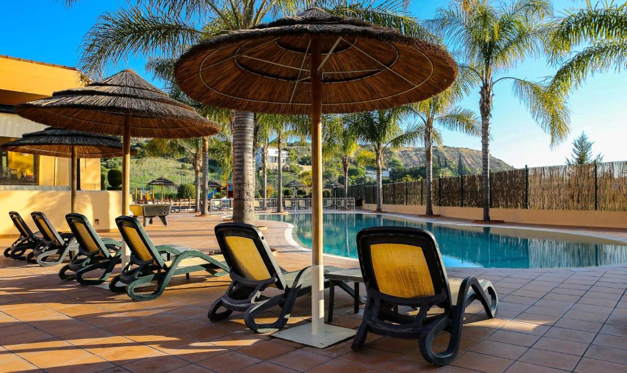 Luzbay Pool Apartments Exterior photo